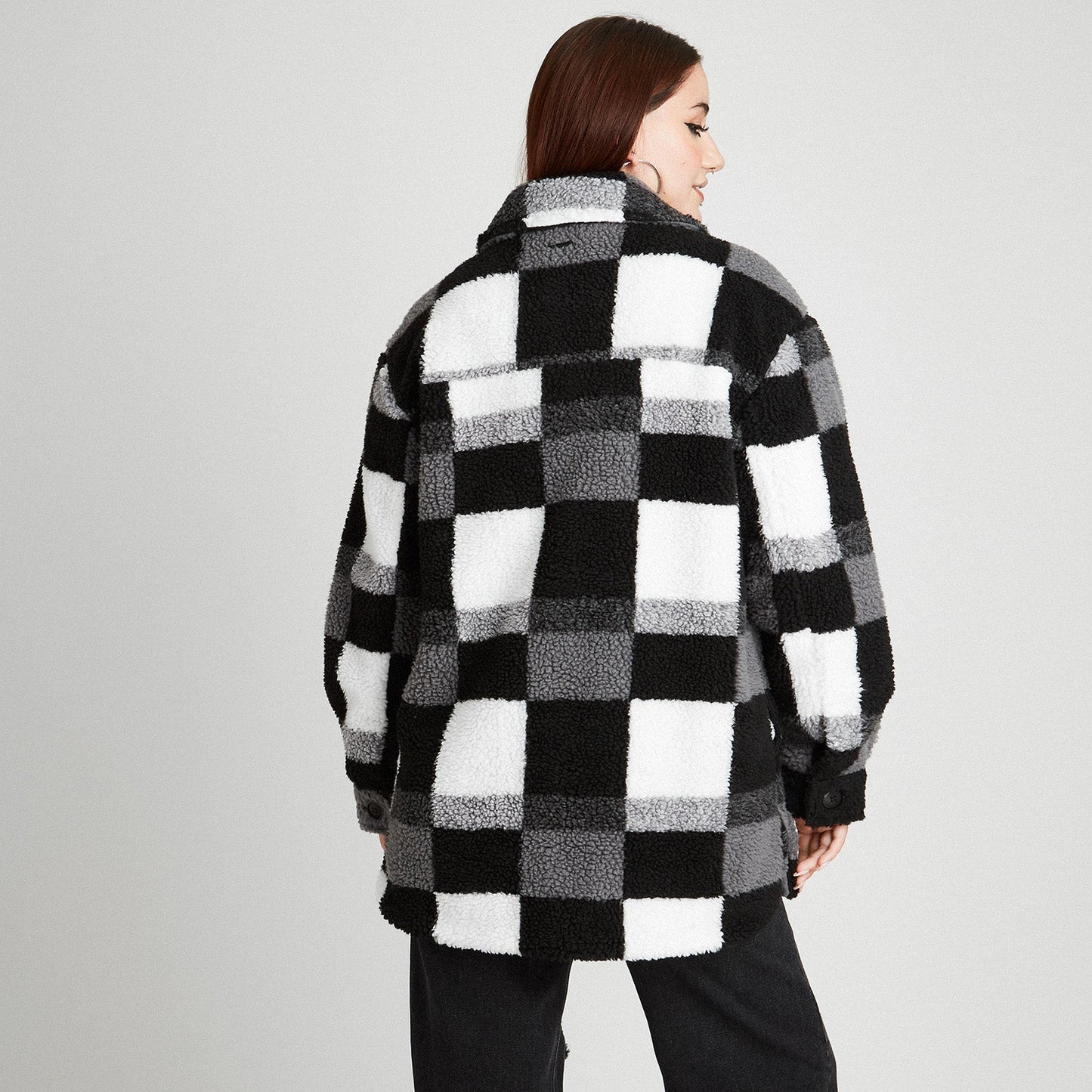 Abrigo sherpa negro y blanco