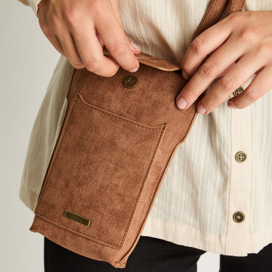 PORTA CELULAR GAMUZA CAMEL