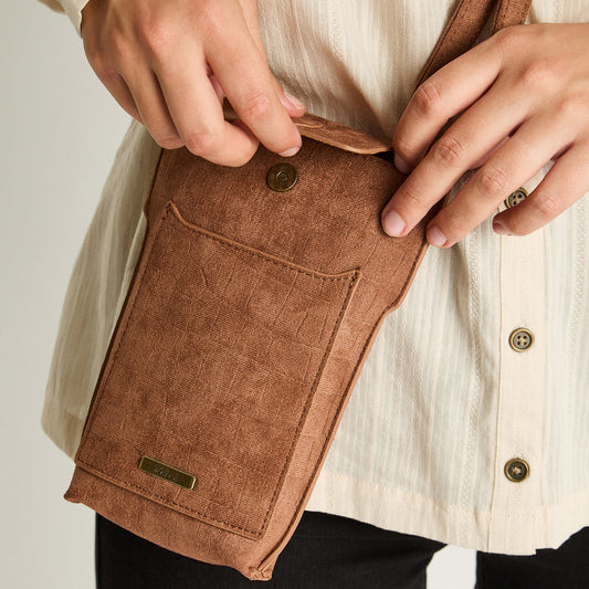 PORTA CELULAR GAMUZA CAMEL